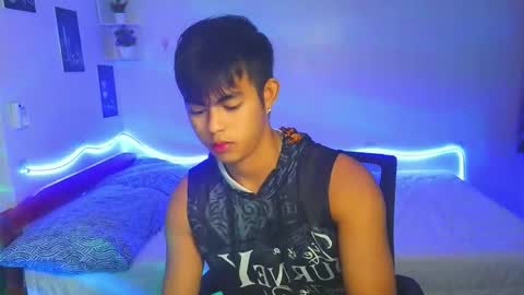 Snapshot of naughtyboylouie chatting on 09.25.25 Loue online show from 09.25.25