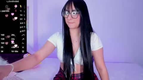Snapshot of naughtybunnyy_1 chatting on 10.15.25      online show from 10.15.25