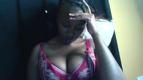 Snapshot of naughtygee100 chatting on 11.17.25 Shee online show from 11.17.25