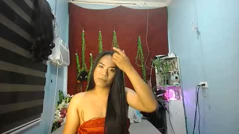 Snapshot of naughtygrace4u chatting on 10.25.25 Aina online show from 10.25.25