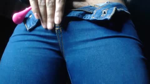 Snapshot of naughtyhotsquirt chatting on 02.04.25 Kimberly online show from 02.04.25