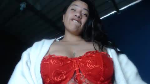 Snapshot of naughtyhotsquirt chatting on 02.10.25 Kimberly online show from 02.10.25