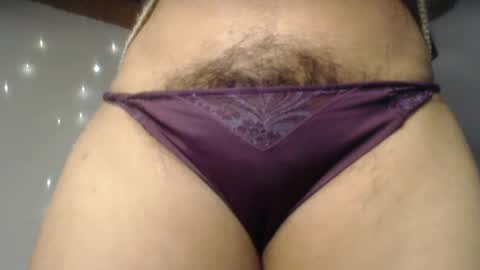 Snapshot of naughtyhotsquirt chatting on 10.06.25 Kimberly online show from 10.06.25