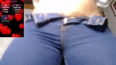 Snapshot of naughtyhotsquirt chatting on 10.18.25 Kimberly online show from 10.18.25