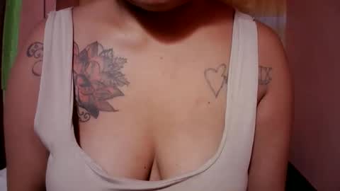 naughtymom_33 online show from 10.23.25