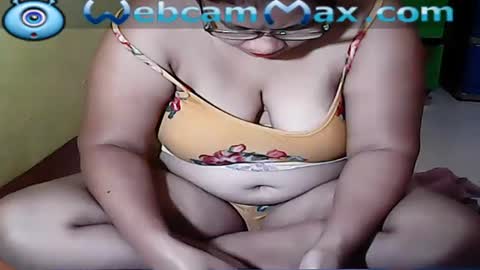 Snapshot of naughtypinay08 chatting on 09.12.25 juls online show from 09.12.25