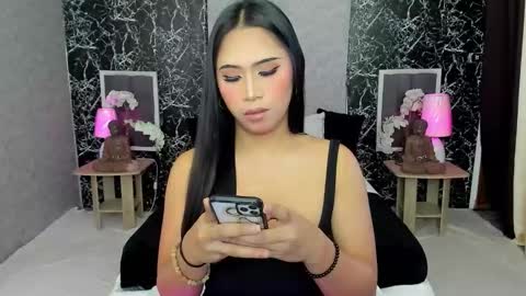 ITS ME YOGIRL PATRICIA online show from 11.13.25