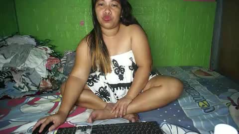 Snapshot of naughtyvina4u chatting on 02.25.25 VI NA online show from 02.25.25