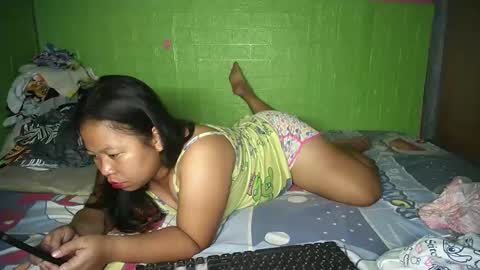 Snapshot of naughtyvina4u chatting on 03.04.25 VI NA online show from 03.04.25