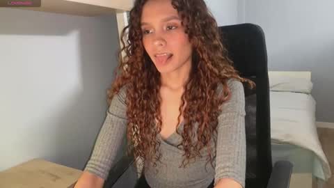 Snapshot of naugthtycurls chatting on 12.17.25 Arantxa online show from 12.17.25