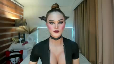 MISS IVANA online show from 01.20.25