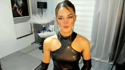 MISS IVANA online show from 02.21.25