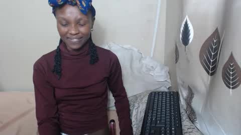 Snapshot of nawtylarissa_ chatting on 09.24.25 nawtylarissa_ online show from 09.24.25