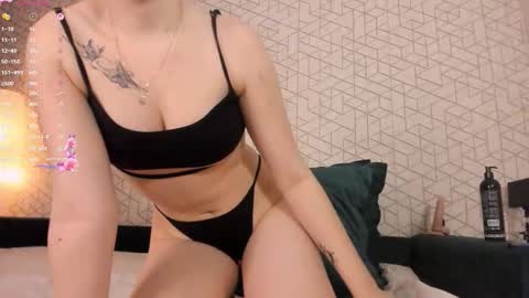 NayaValen online show from 11.25.25