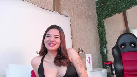 Mia  online show from 10.09.25