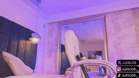 Juli  online show from 01.21.25