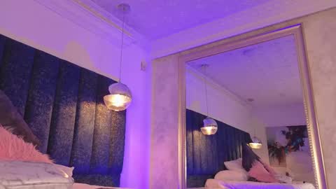 Juli  online show from 02.23.25