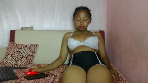 Snapshot of nayrah12 chatting on 12.02.25 nayrah12 online show from 12.02.25