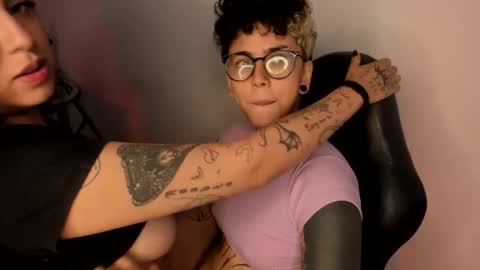 Snapshot of nazzz10 chatting on 11.28.25 nazzz10 online show from 11.28.25