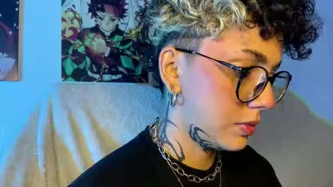 Snapshot of nazzz10 chatting on 12.04.25 nazzz10 online show from 12.04.25