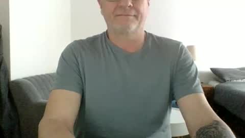 Snapshot of neckdown12 chatting on 09.19.25 neckdown12 online show from 09.19.25