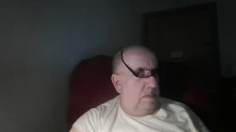 Snapshot of needlesslove chatting on 07.10.26 Tom online show from 07.10.26