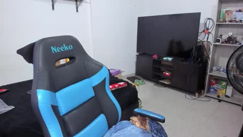 Geek Nicole    im Neeko UwU online show from 12.22.25