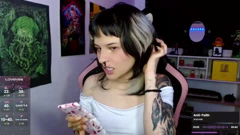 Snapshot of neena_nyx chatting on 05.12.26 Neena Nyx online show from 05.12.26