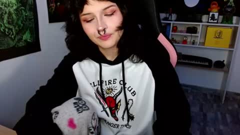 Snapshot of neena_nyx chatting on 06.18.26 Neena Nyx online show from 06.18.26