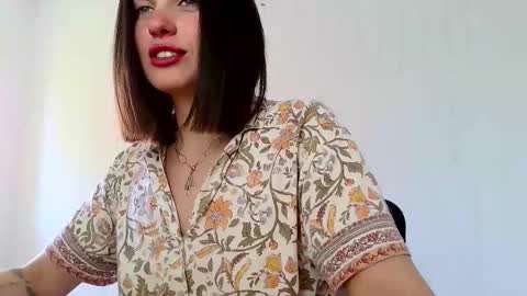 Neferutt online show from 04.15.26