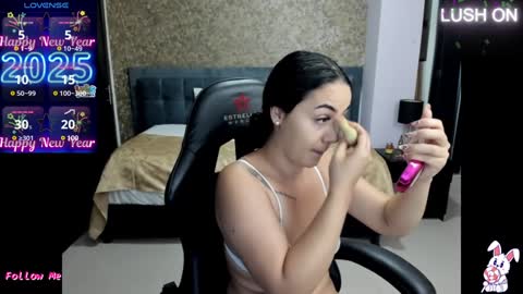 neith_xue online show from 01.04.25