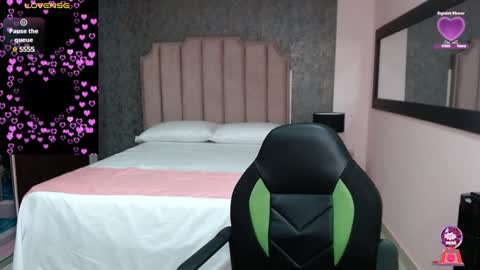 neith_xue online show from 01.31.25