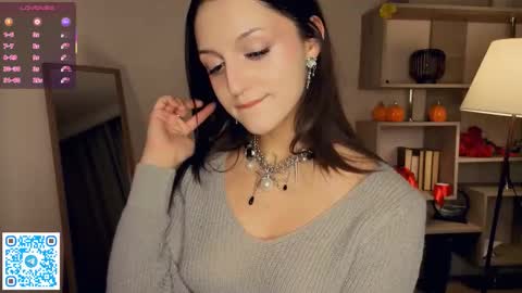 Vicky and Beatrice online show from 03.20.26