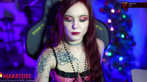 Snapshot of nelle_ chatting on 01.11.25 online show from 01.11.25