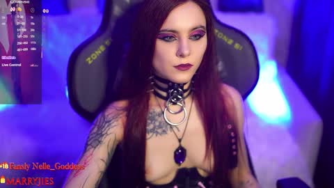 Snapshot of nelle_ chatting on 09.17.25 online show from 09.17.25