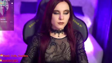 Snapshot of nelle_ chatting on 10.09.25 online show from 10.09.25