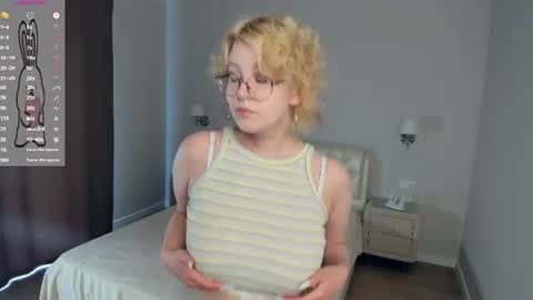 Snapshot of nelly_gloss chatting on 07.16.26 nelly_gloss online show from 07.16.26