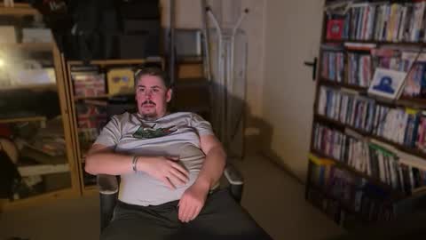 Snapshot of neofleet chatting on 10.28.25 Alex online show from 10.28.25