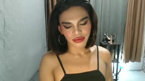 neomi online show from 04.18.26