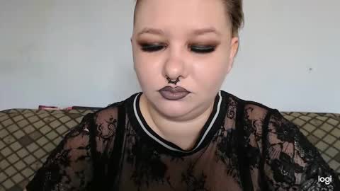 Snapshot of neriphine chatting on 11.25.25 Neriphine online show from 11.25.25