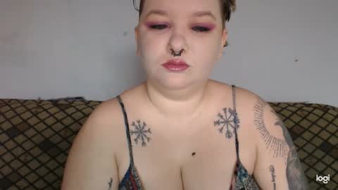 Snapshot of neriphine chatting on 12.01.25 Neriphine online show from 12.01.25