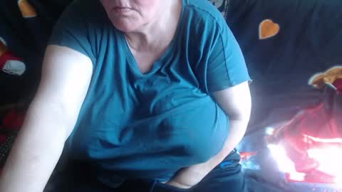 Snapshot of new_milf chatting on 06.28.26 Lilly online show from 06.28.26