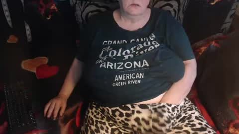 Snapshot of new_milf chatting on 07.06.26 Lilly online show from 07.06.26