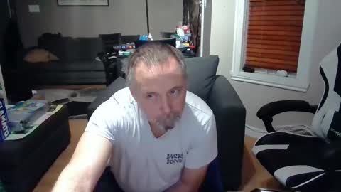 Snapshot of newvvorld chatting on 01.05.25 NewWorld online show from 01.05.25