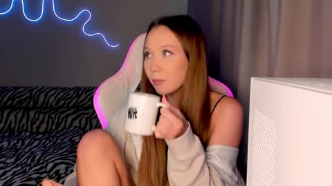 Mina online show from 09.19.25