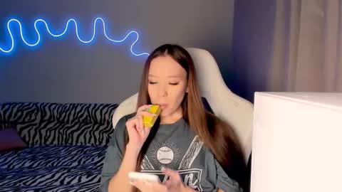 Mina online show from 11.03.25