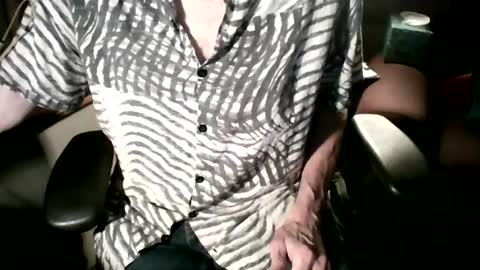 Snapshot of nfgwholoves2cum chatting on 07.25.26 NFG Nice Friendly Guy Dick online show from 07.25.26