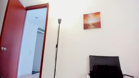 laura  online show from 11.11.25