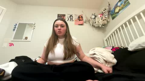 Snapshot of niaelsien chatting on 12.04.25 Nia online show from 12.04.25