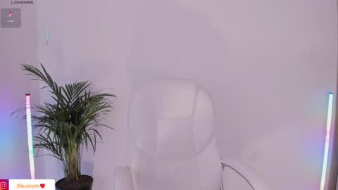 Nia online show from 03.04.25